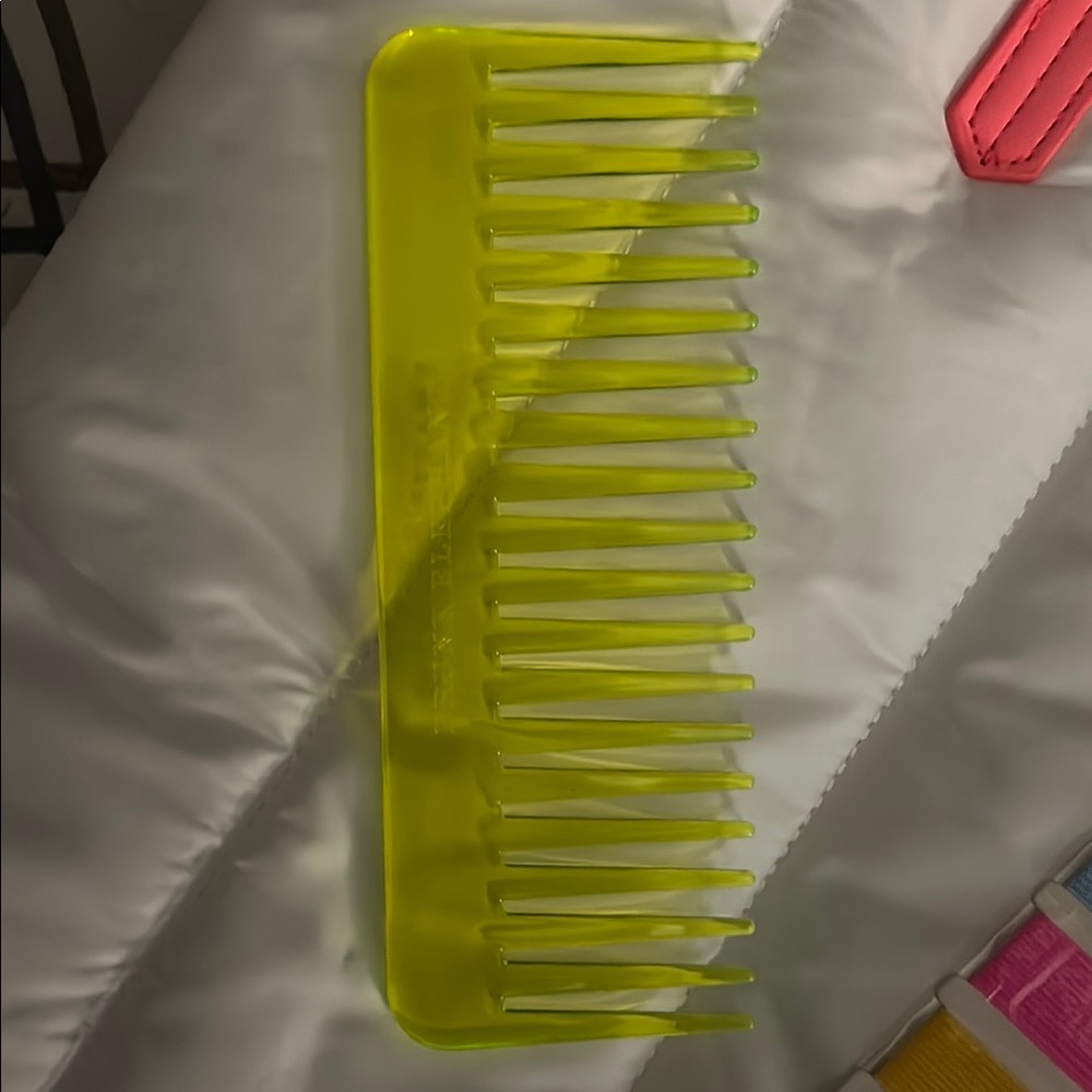 - Drunk Elephant 🐘 3 piece set BAG, hair ties, comb - Picture 3 of 6